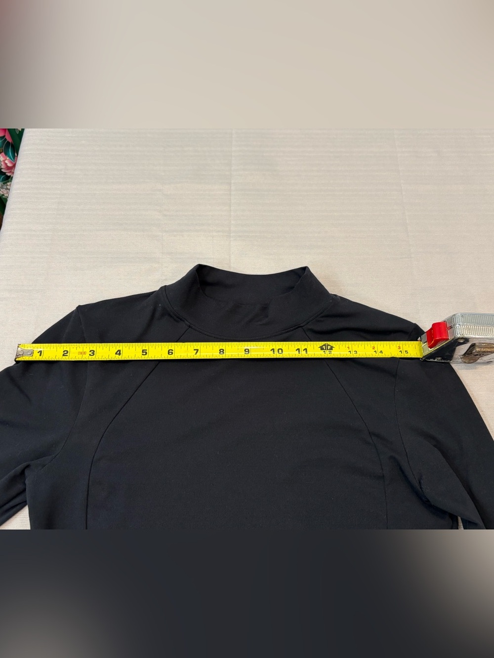 Under Armour Black Long-Sleeve Cropped Performance Top #1472 - Picture 10 of 14